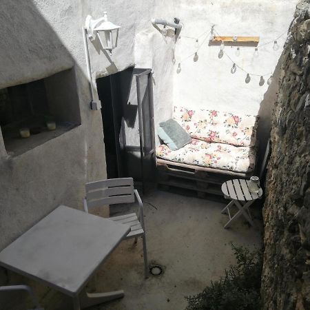 Charmant Appartement En Centre-Ville Medieval Gigean Exteriör bild