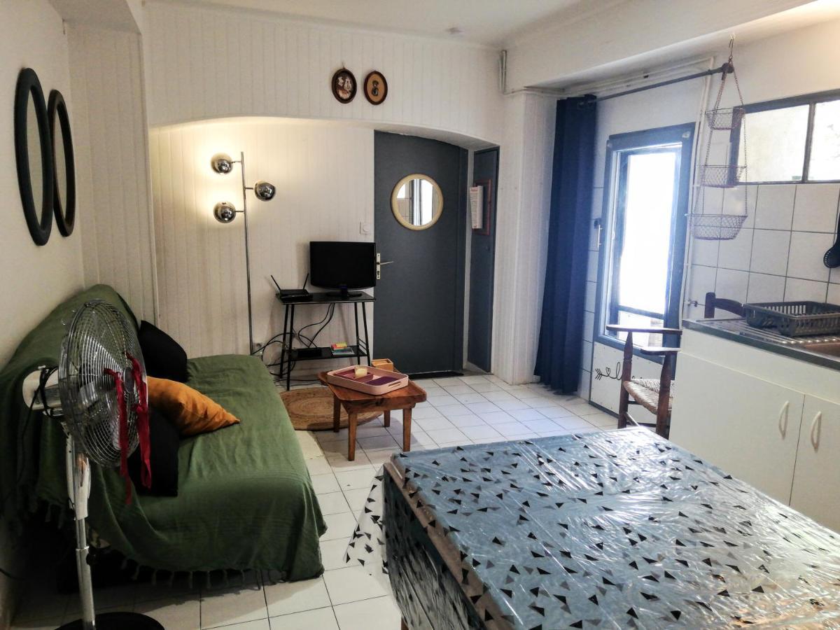 Charmant Appartement En Centre-Ville Medieval Gigean Exteriör bild