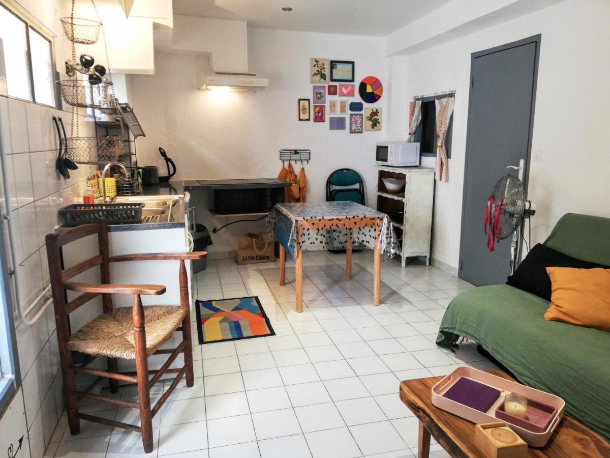 Charmant Appartement En Centre-Ville Medieval Gigean Exteriör bild